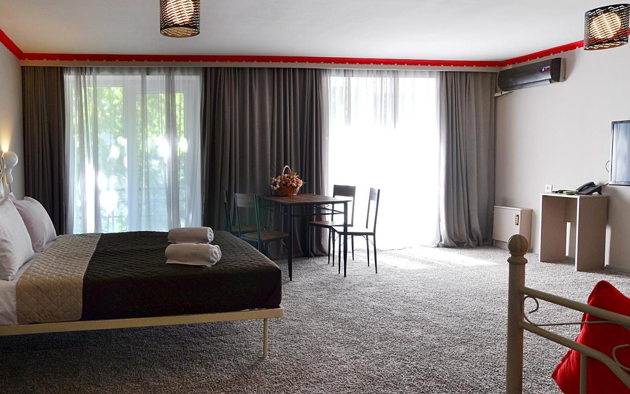 Hotel Art Claude Monet 4*